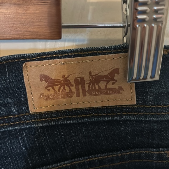 Levi’s SIZE 31”x 30”(12) Perfectly Slimming 512 Jeans - Straight Leg - Like New - Picture 8 of 14